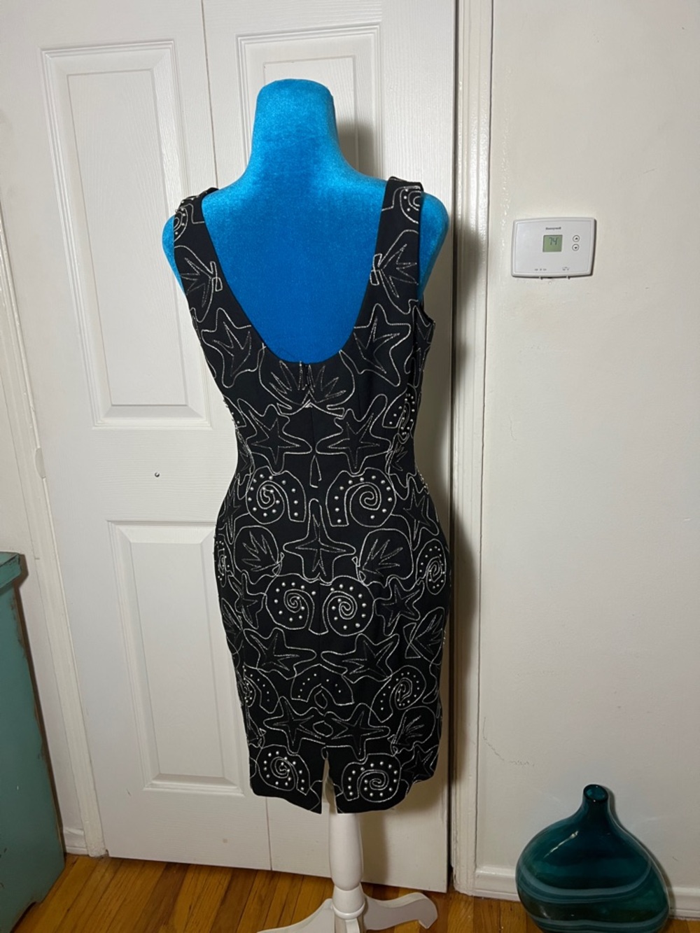 A.J. BARI Vintage Embellished Mini Dress Women’s 6 - Picture 5 of 6